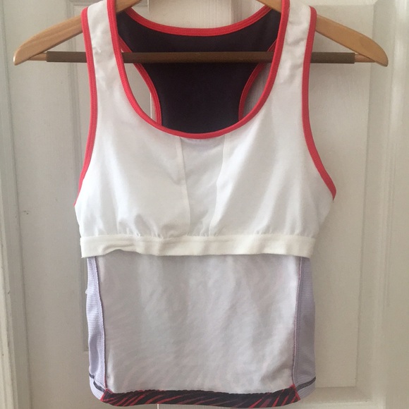 nike workout tank - Picture 3 of 3